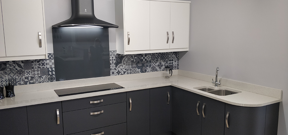 HHI Home Improvement Centre, Northern Ireland displaying Vista Casablanca Grey splashback 